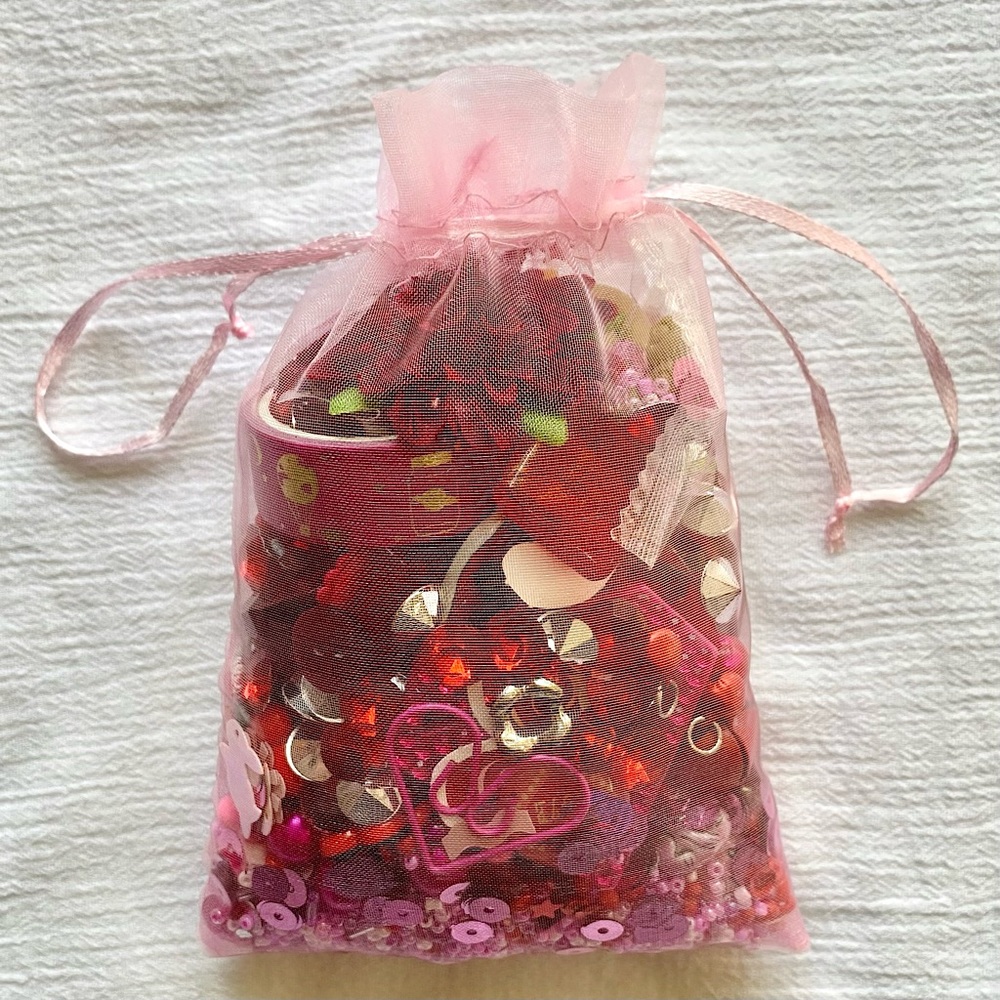 Red/Pink 9 oz Semi-Mystery Crowcore Confetti/Bead Soup